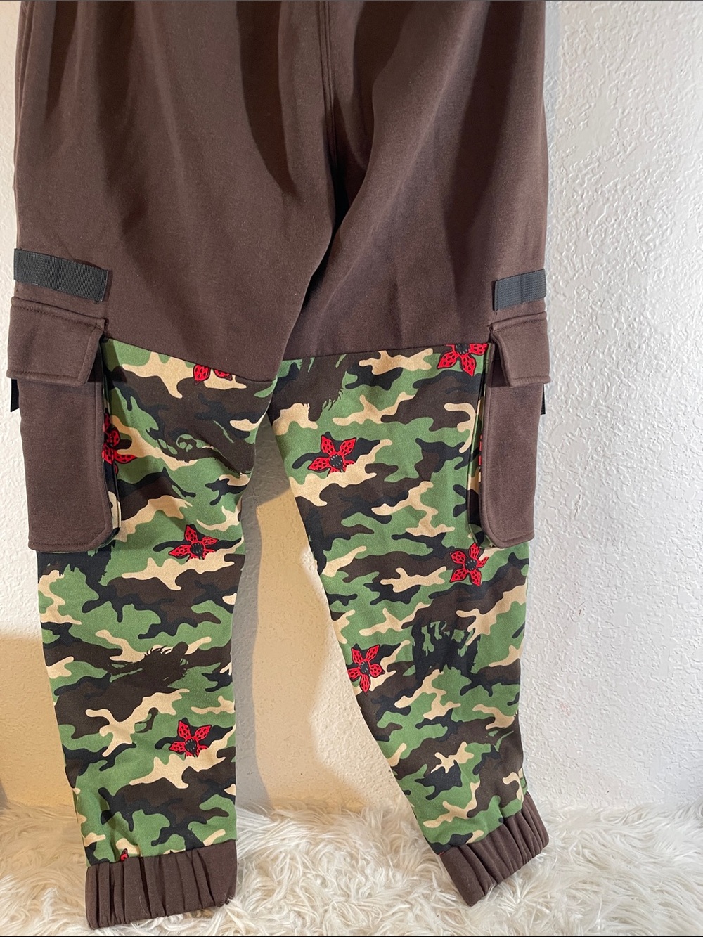 Stranger Things Demogorgon Camouflage Cargo Jogger Sweatpants Size Medium NEW - Picture 8 of 13